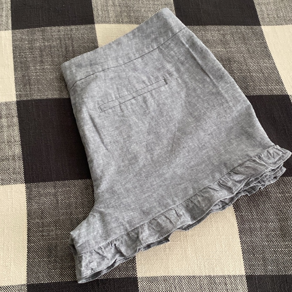 Loft 4” Ruffle shorts 10 - Picture 7 of 8